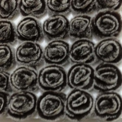 裘皮飾品兔皮牡丹花，皮草服飾的優(yōu)雅點(diǎn)綴